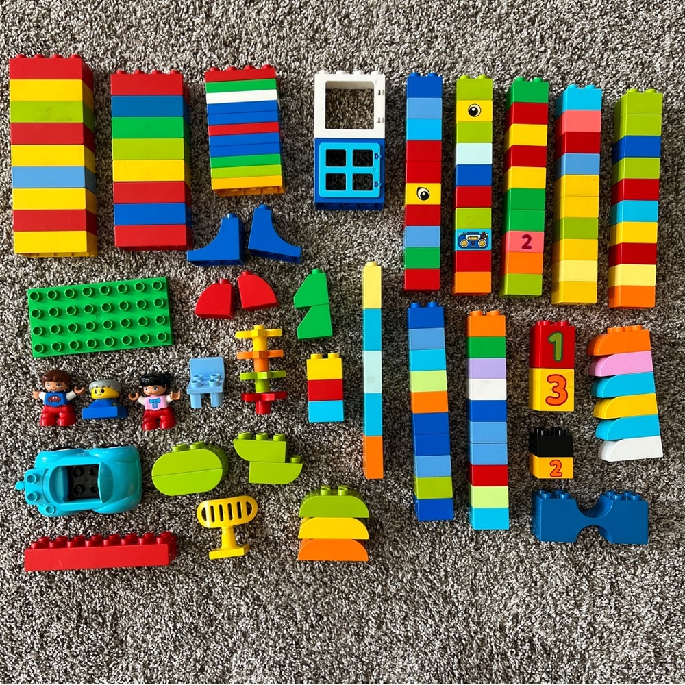Big Lot of Lego Duplo Bricks | About 150 pieces plus building platform | Ages 2+